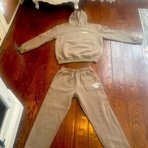 Authentic White Fox vol 3 sweatshirt (M/L) and sweatpants(M). Brown. Like new.